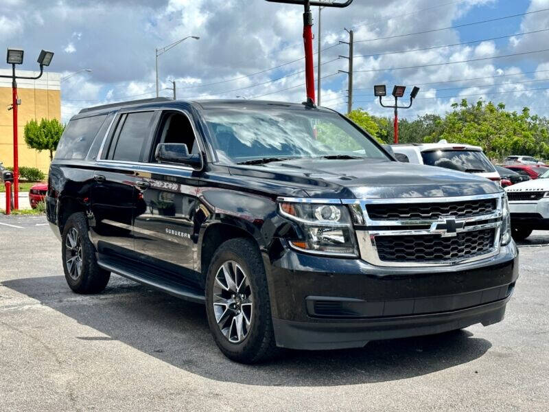 2017 Chevrolet Suburban  - $27,995