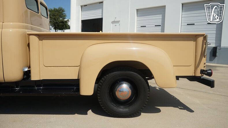 1951 International L 110