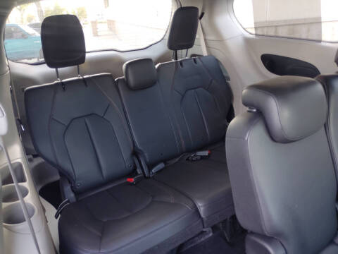 2017 Chrysler Pacifica Touring-L Plus