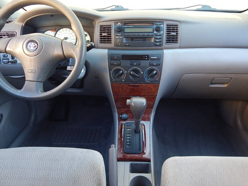 2004 Toyota Corolla LE