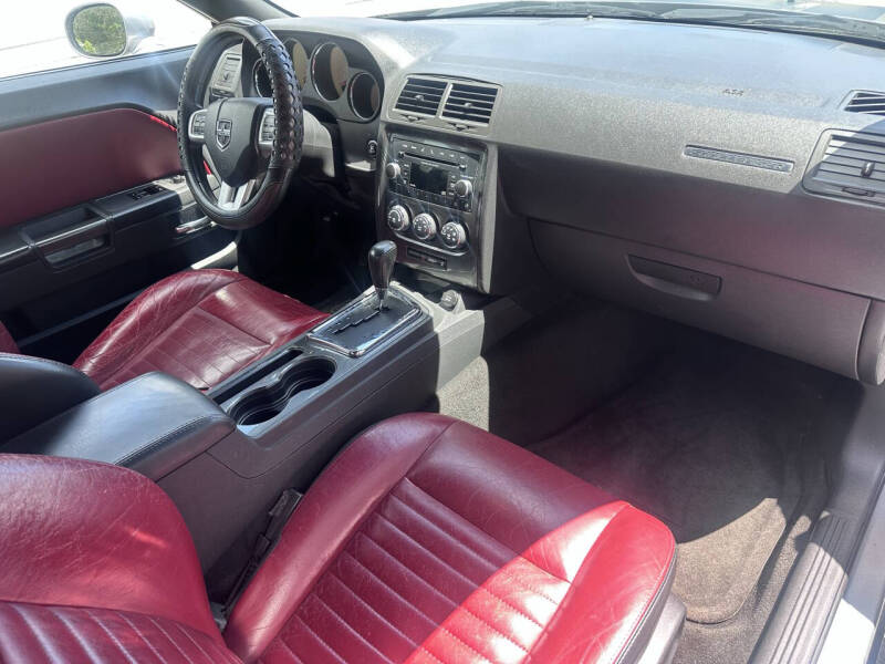 2013 Dodge Challenger SXT Plus