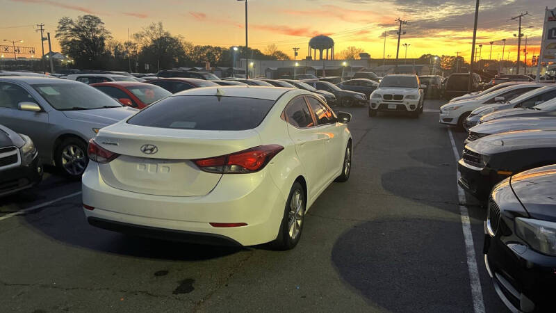 2015 Hyundai Elantra SE