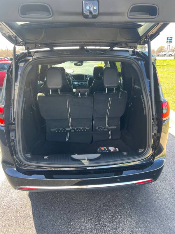 2026 Chrysler Pacifica Select