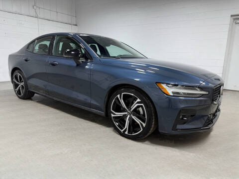 2024 Volvo S60 B5 Plus Dark Theme