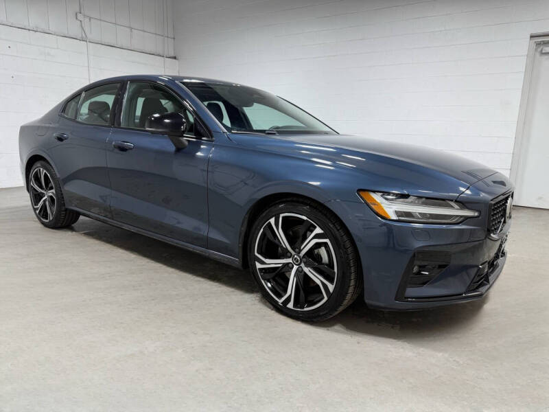 2024 Volvo S60 B5 Plus Dark Theme