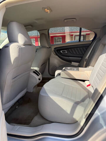 2012 Ford Taurus SE