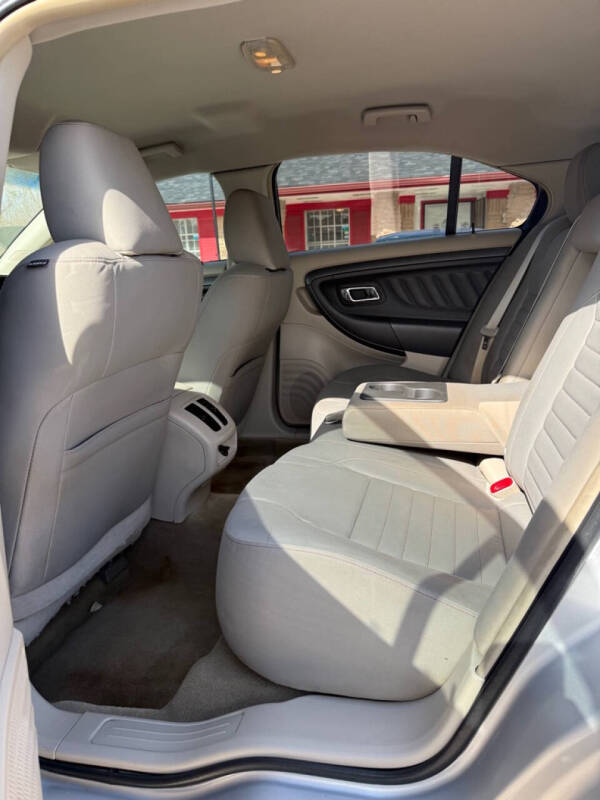 2012 Ford Taurus SE