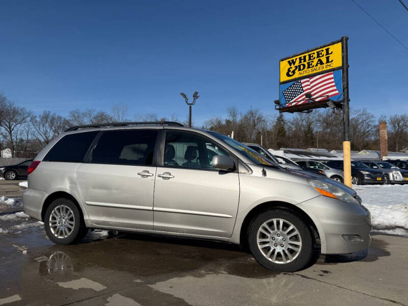 2009 Toyota Sienna XLE's photo