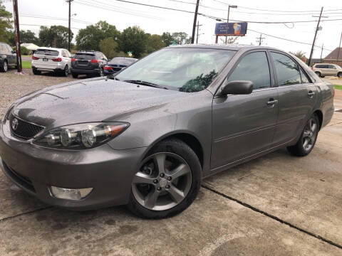 2005 Toyota Camry for sale at SW AUTO LLC in Lafayette LA