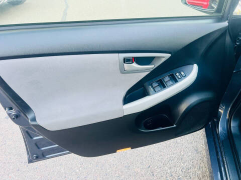 2012 Toyota Prius Three