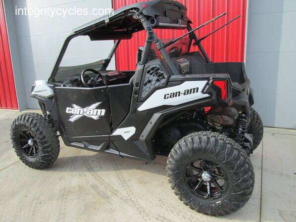 2023 Can-Am MAVERICK 700 DPS