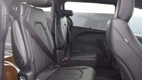 2025 Chrysler Voyager LX