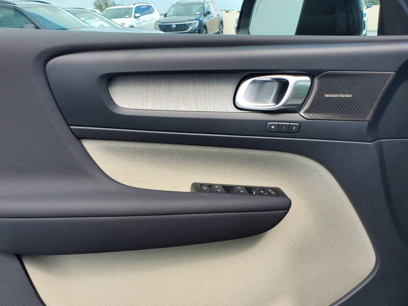 2026 Volvo XC40 B4 Plus