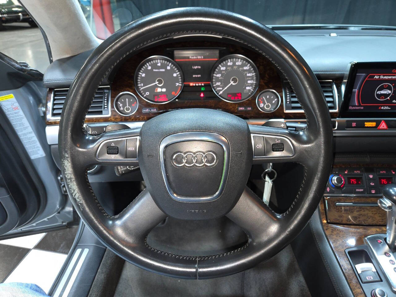 2008 Audi S8 71