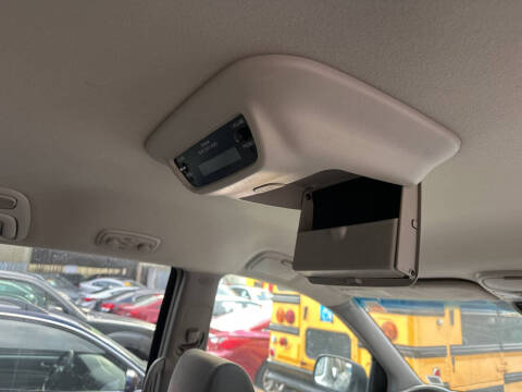 2004 Toyota Sienna LE 7 Passenger