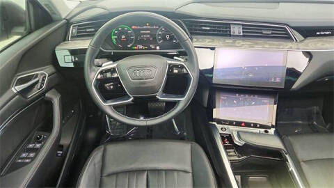 2022 Audi e-tron quattro Premium Plus