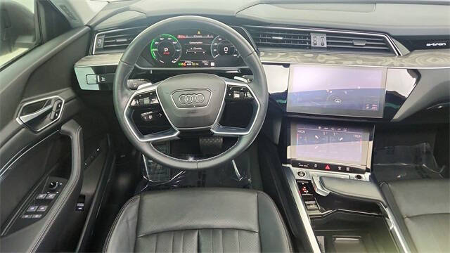 2022 Audi e-tron quattro Premium Plus