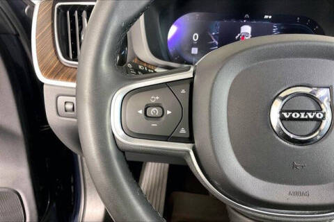 2022 Volvo XC60 B5 Momentum