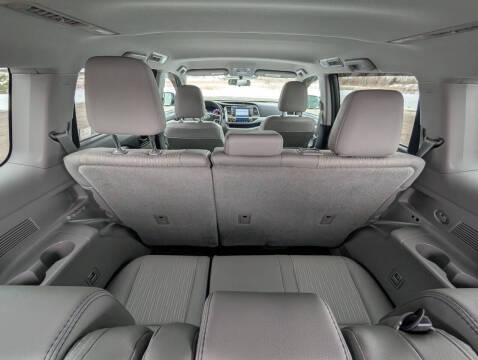 2016 Toyota Highlander LE