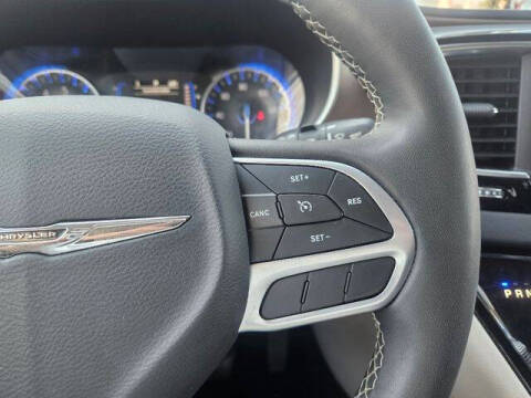 2023 Chrysler Voyager LX