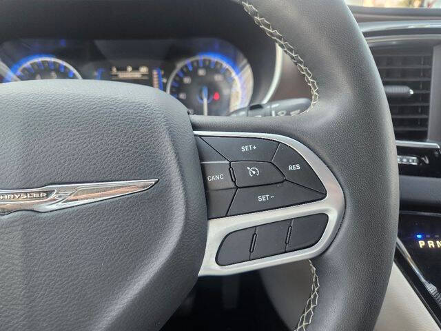 2023 Chrysler Voyager LX