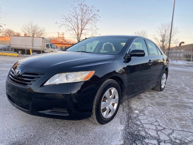 2007 Toyota Camry for sale at Ideal Cars LLC in Skokie, IL