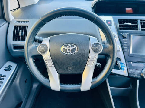2013 Toyota Prius v Five