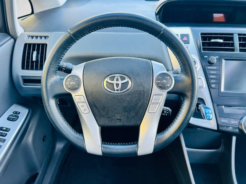 2013 Toyota Prius v Five