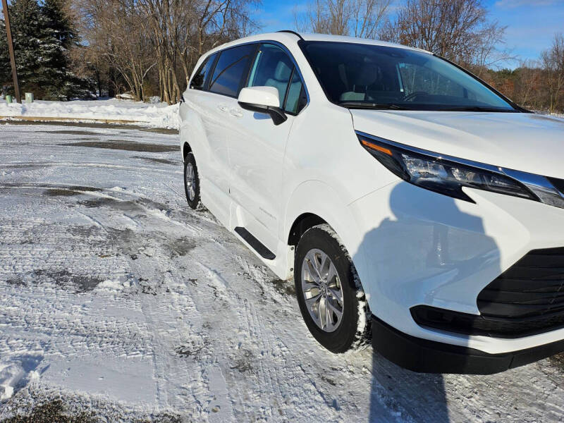 2025 Toyota Sienna LE 8-Passenger