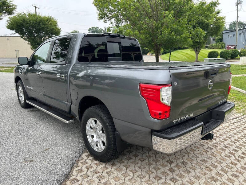 2017 Nissan Titan SV