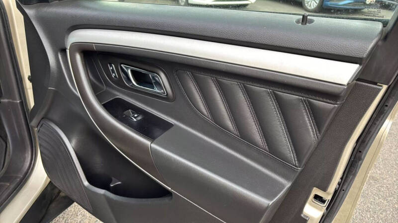 2017 Ford Taurus SEL