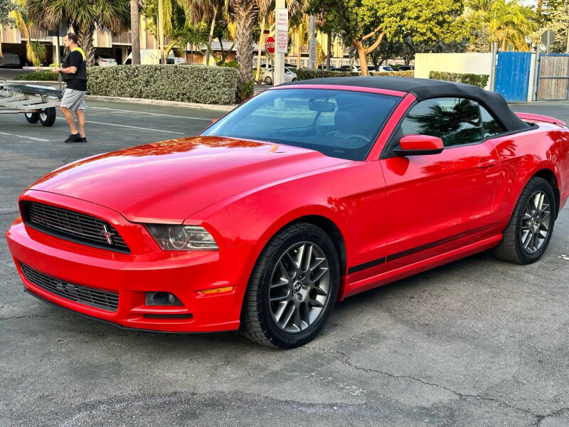 2013 Ford Mustang V6 Premium photo 29