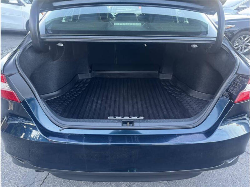 2018 Toyota Camry Hybrid LE