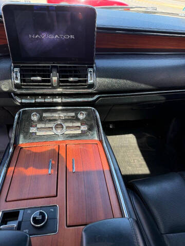 2019 Lincoln Navigator Select