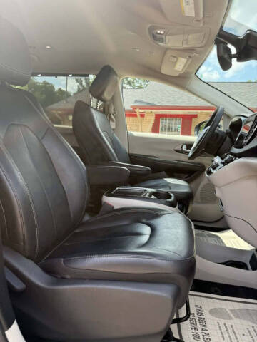 2022 Chrysler Pacifica Touring L