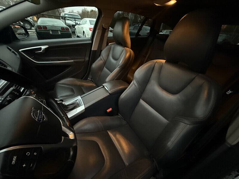 2017 Volvo V60 Cross Country T5 Premier