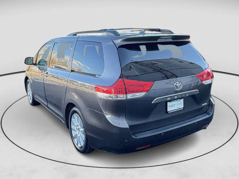 2012 Toyota Sienna