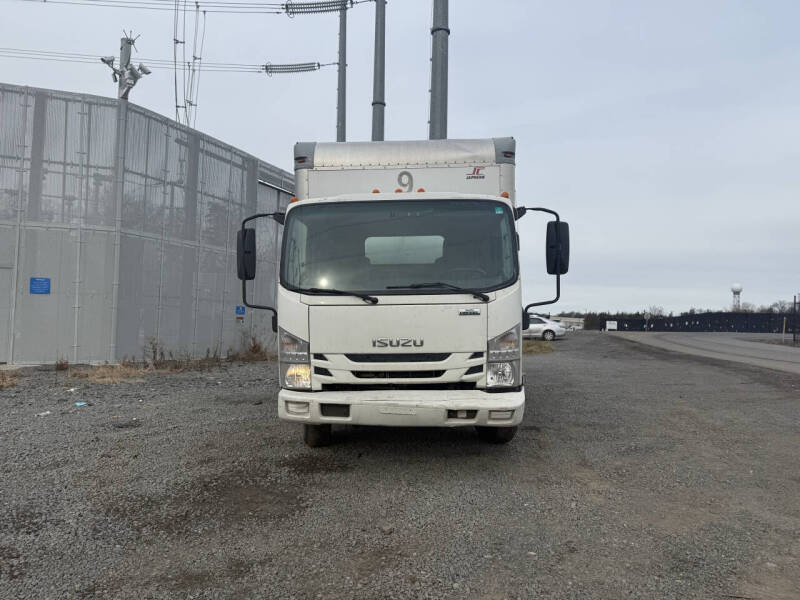 2016 Isuzu NPR HD's photo