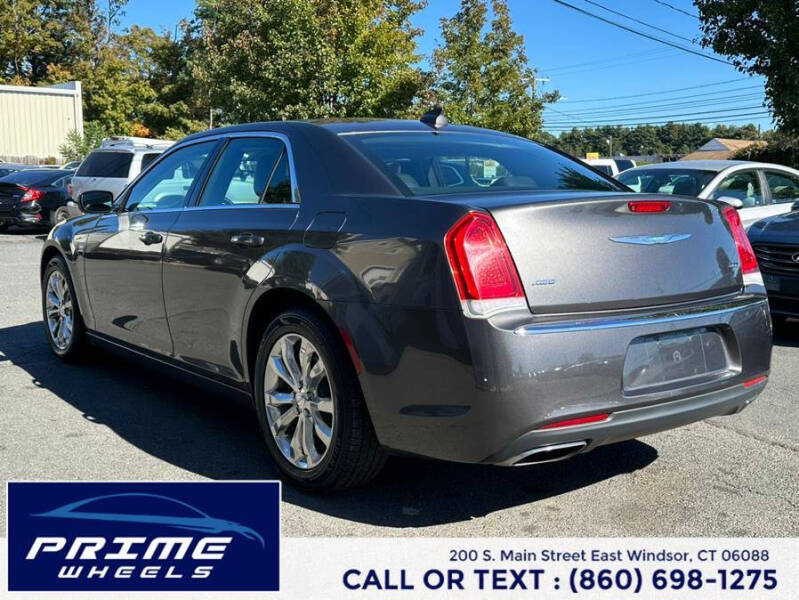 2017 Chrysler 300 Limited