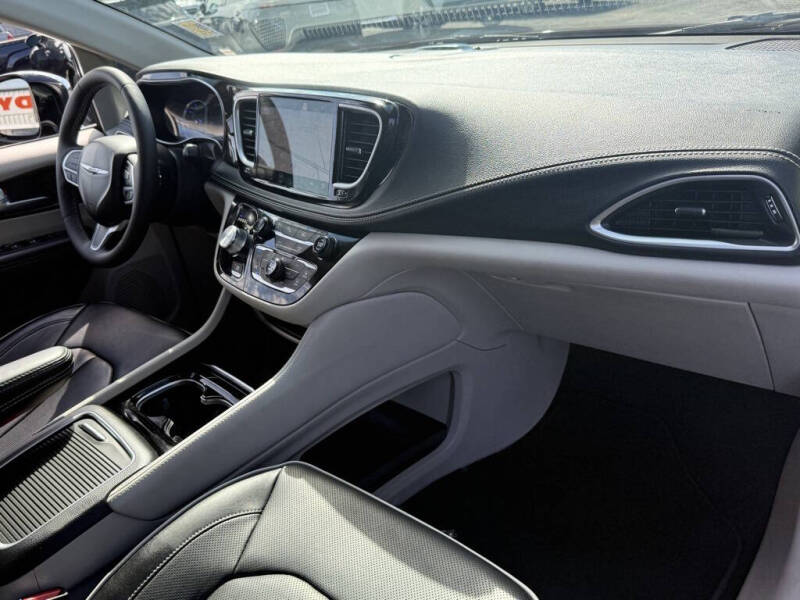 2023 Chrysler Pacifica Plug-In Hybrid Limited