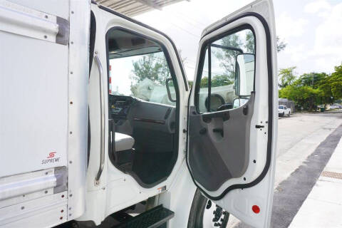 2018 Freightliner M2 106