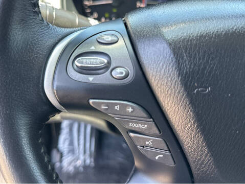 2020 Nissan Pathfinder SV