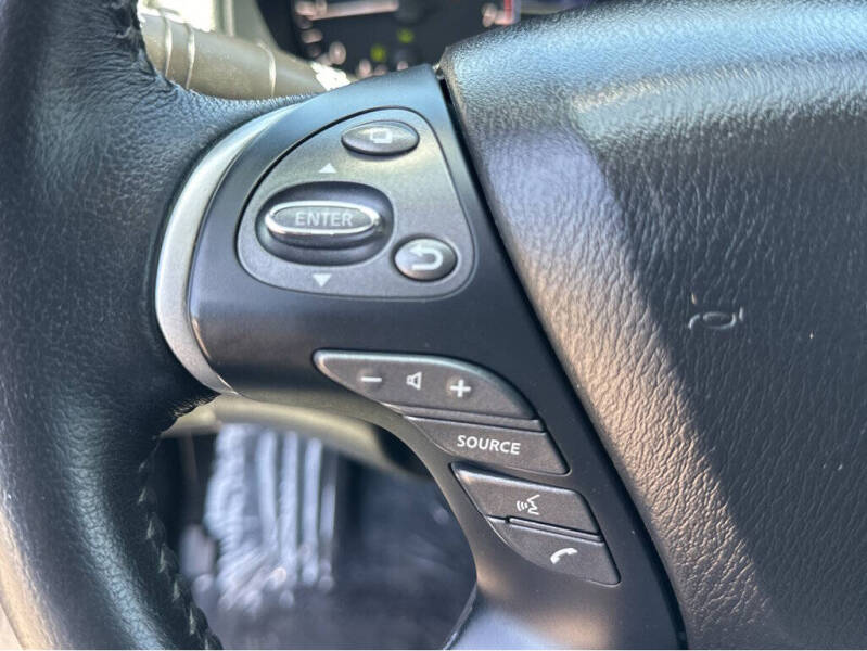 2020 Nissan Pathfinder SV