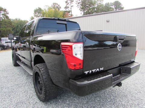 2017 Nissan Titan SV