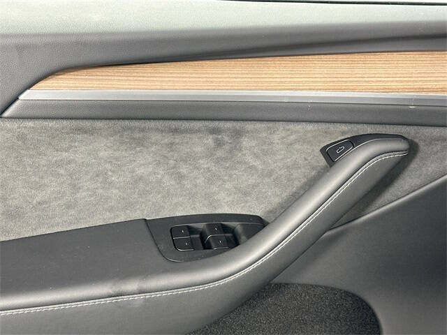 2025 Tesla Model Y Long Range