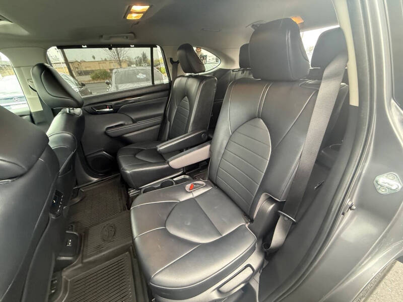 2022 Toyota Highlander Hybrid XLE