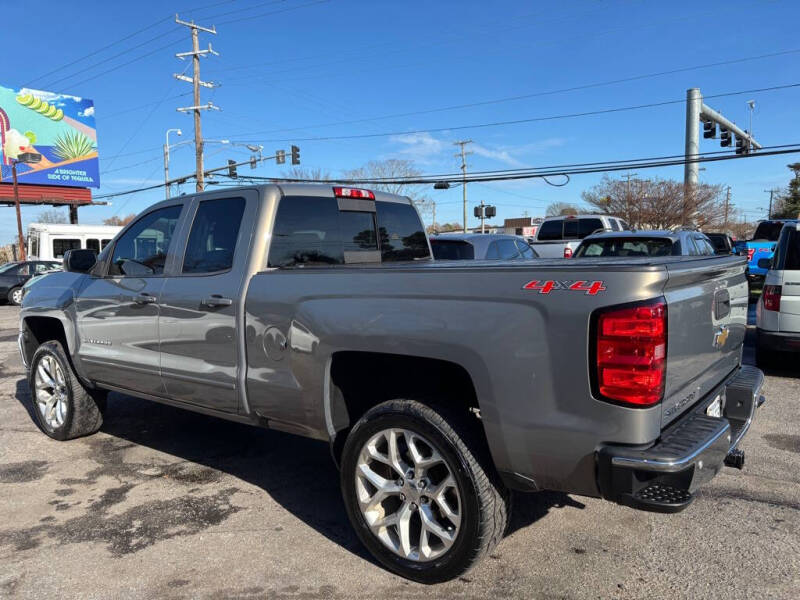 2017 Chevrolet Silverado 1500 LT photo 3