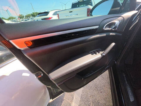 2017 Porsche Cayenne Platinum Edition