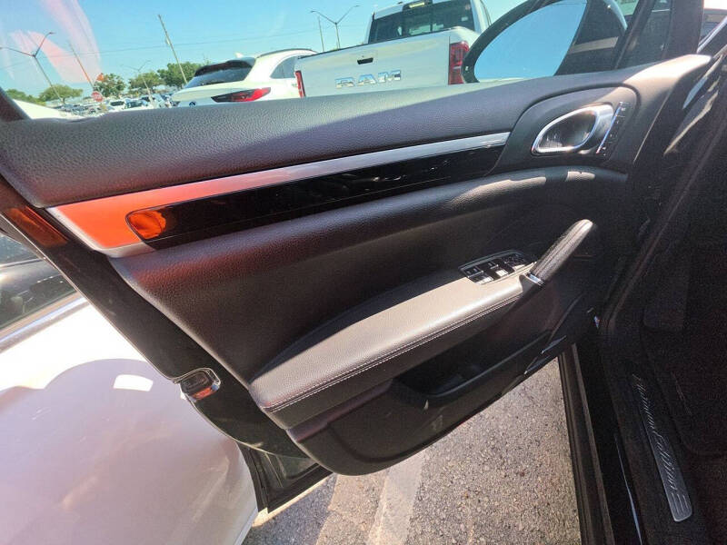2017 Porsche Cayenne Platinum Edition