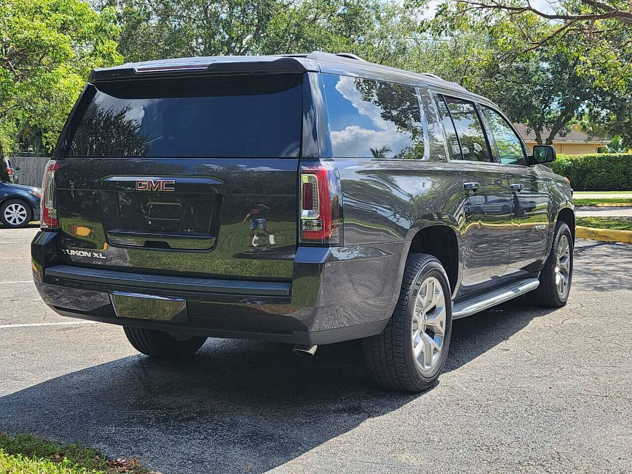 2015 GMC Yukon XL SUV / Crossover - $23,995